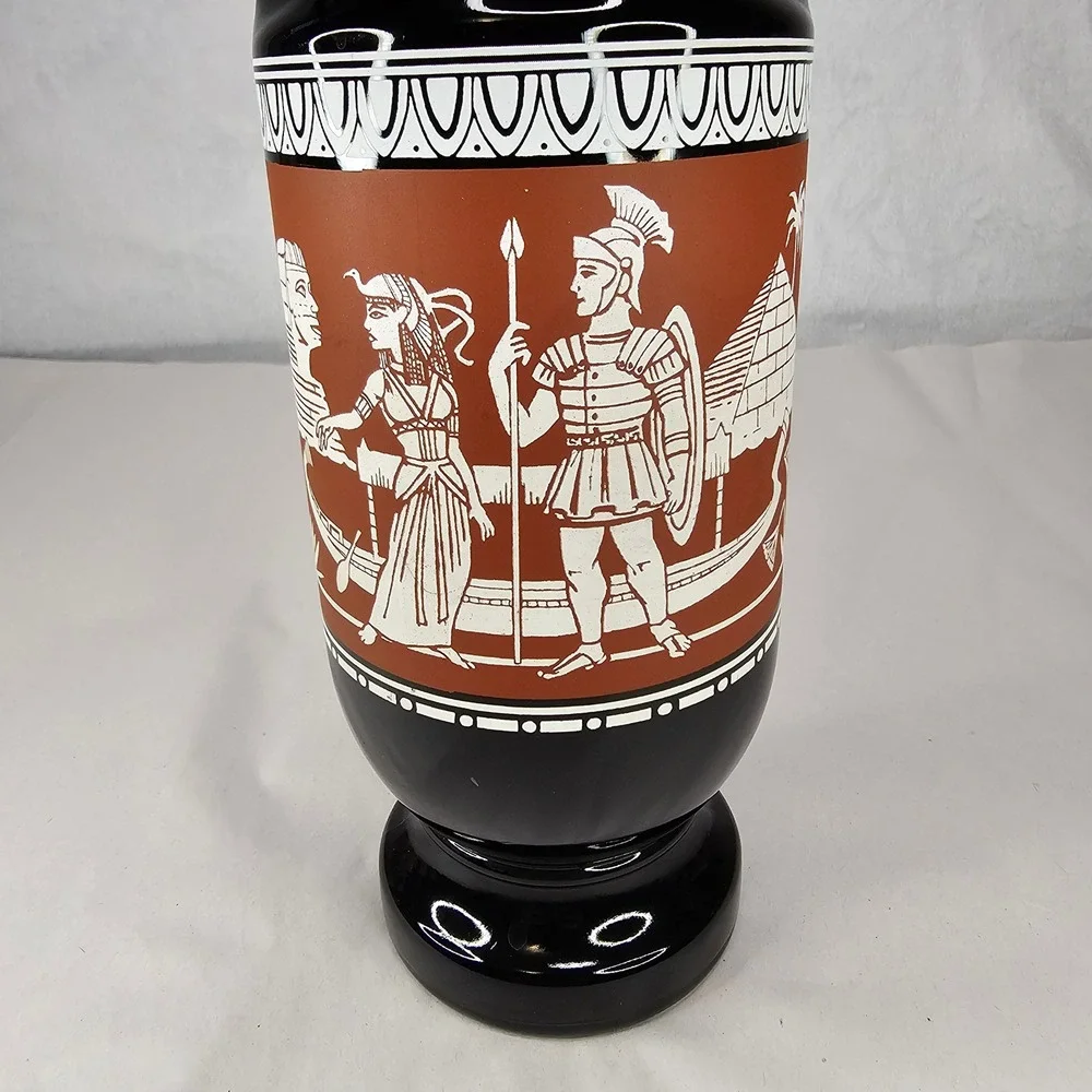 Amphora Vase captivating character